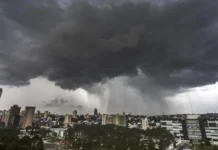 Al menos cinco muertos y más de 130 heridos por un feroz tornado en el sur de Brasil