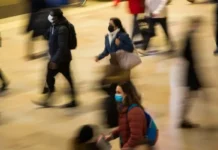 Alarma en Reino Unido: cierran escuelas por brote de gripe H3N2