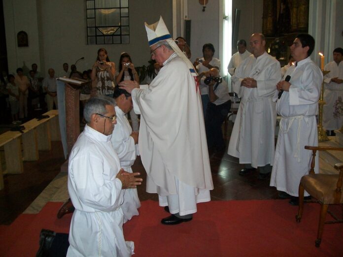 Nuevos-diaconos-permanentes1-696x522