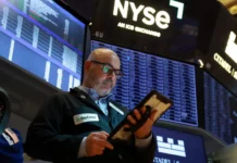 El riesgo país baja a los 500 puntos, mientras las acciones argentinas en Nueva York suben hasta 10%