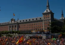 Multitudinaria marcha en España para pedir la renuncia del Presidente