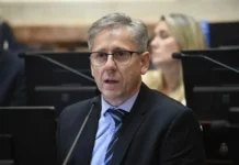 El senador Vischi advierte que “el caso Adorni” genera una “parálisis en el gobierno”