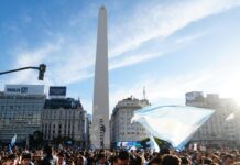 La crónica de un periodista inglés que vio el partido entre 150 mil argentinos: “Si crees que nos apasiona el fútbol, deberías visitar este inmenso país”