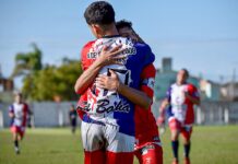FÚTBOL LOCAL: La Bahía hizo historia y se adueñó de la punta