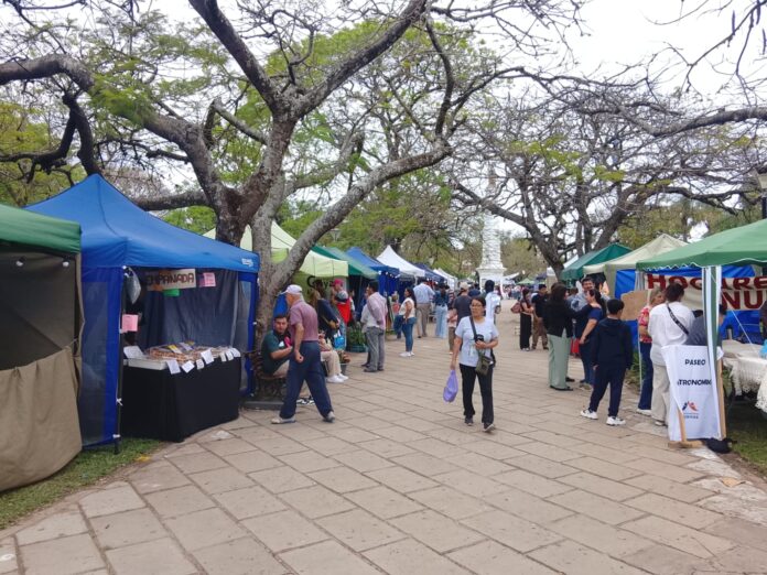 feria en plaza mitre